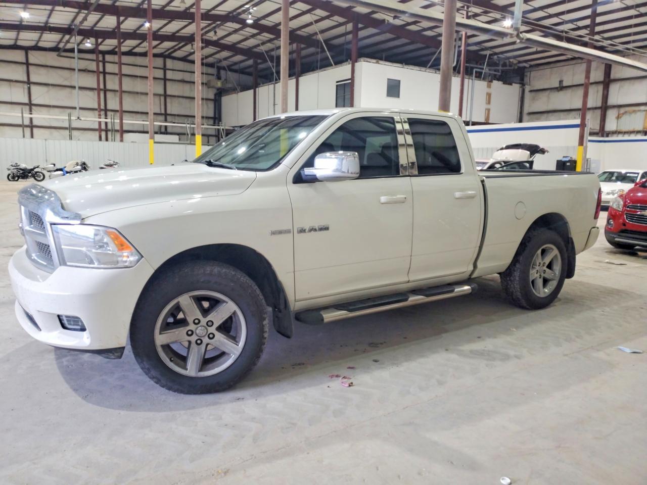 2009 Dodge Ram 1500 White vin: 1D3HV18T09S810391