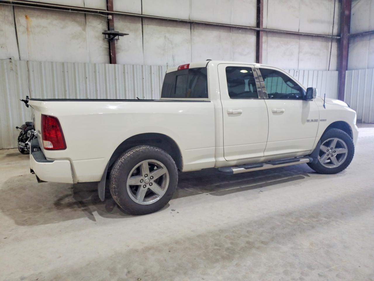 2009 Dodge Ram 1500 White vin: 1D3HV18T09S810391