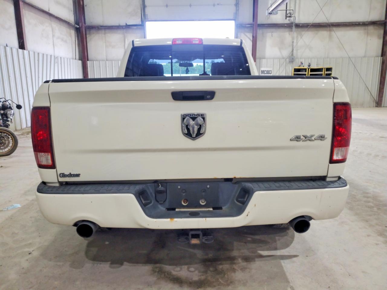2009 Dodge Ram 1500 White vin: 1D3HV18T09S810391