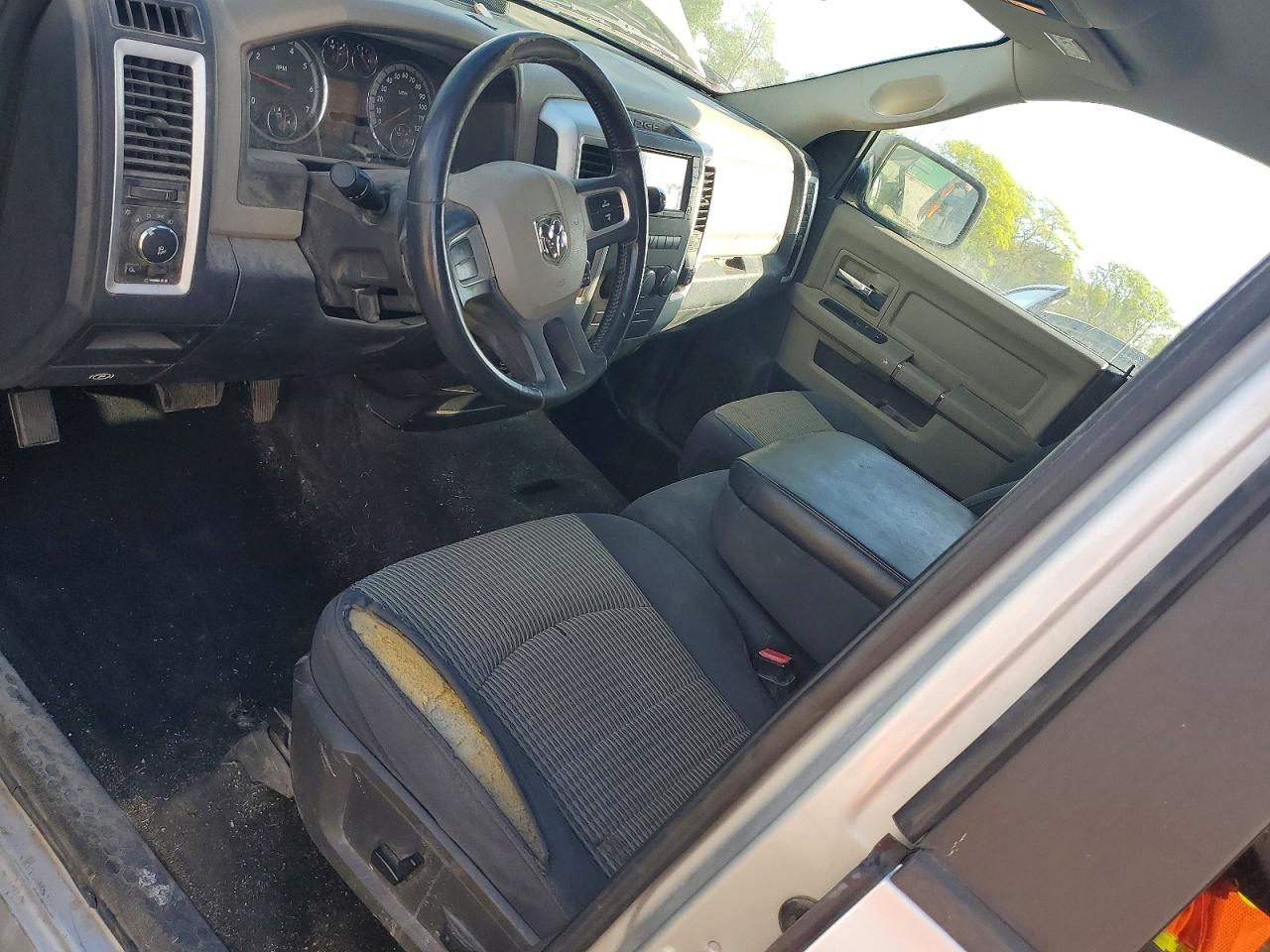 2009 Dodge Ram 1500 Silver vin: 1D3HV18T89S753423