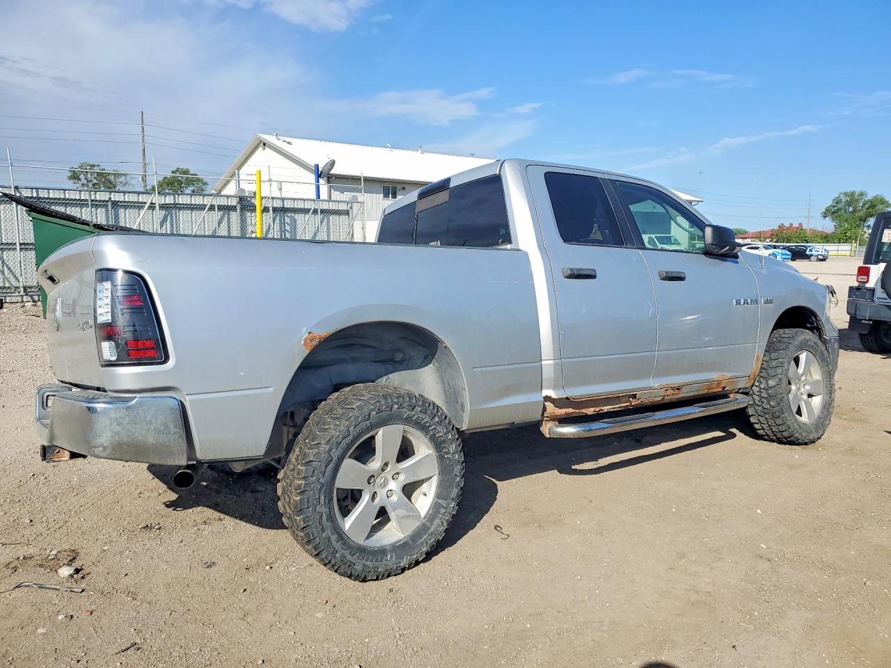 2009 Dodge Ram 1500 Silver vin: 1D3HV18T89S753423