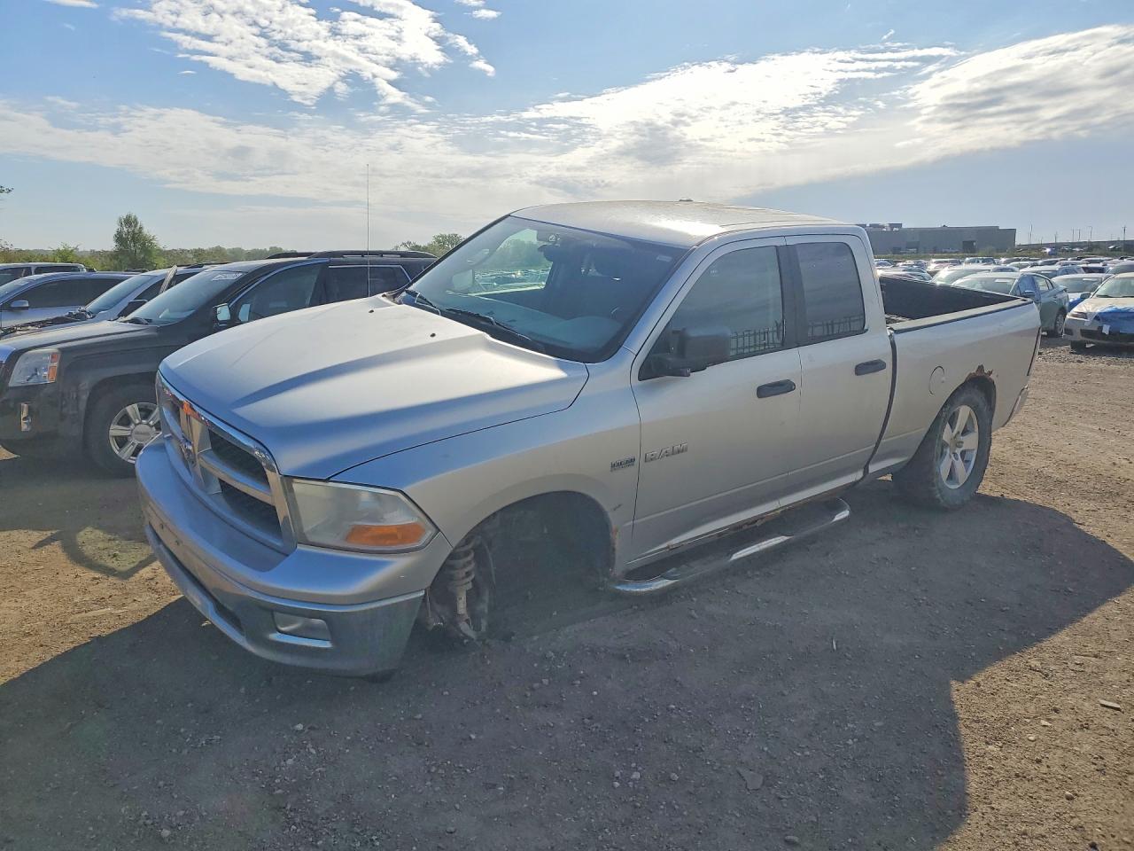 2009 Dodge Ram 1500 Silver vin: 1D3HV18T89S753423