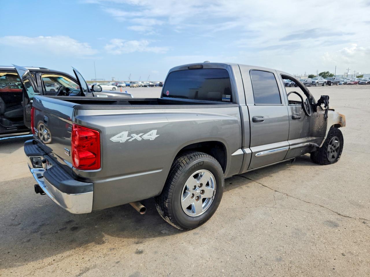 2005 Dodge Dakota Quad Laramie Gray vin: 1D3HW58N95S166390