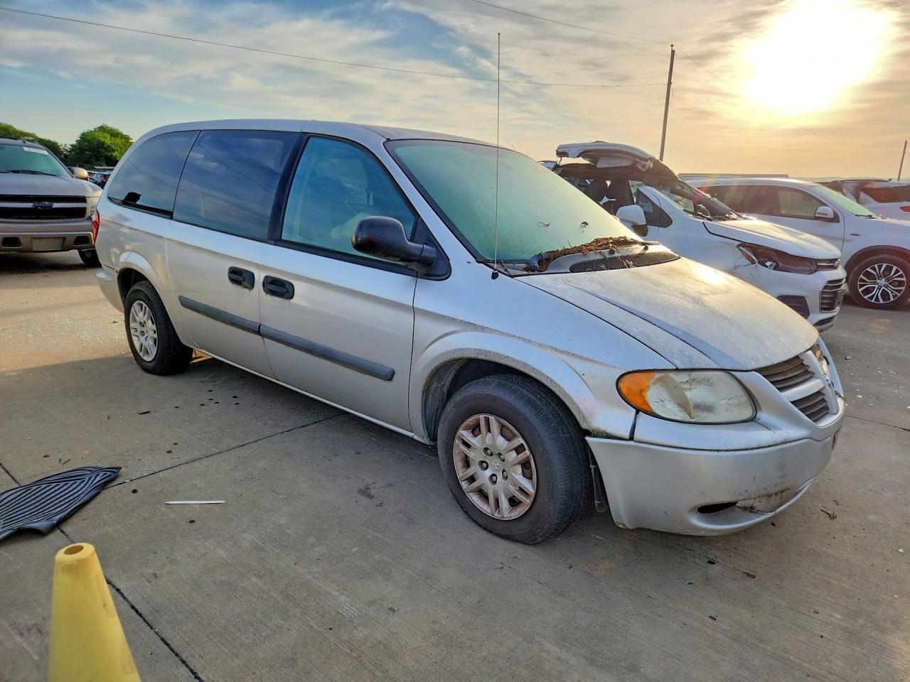 2005 Dodge Caravan Silver vin: 1D4GP24E65B239188