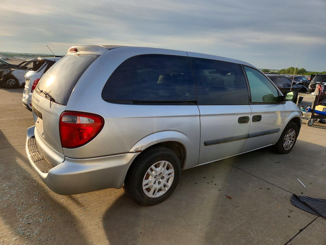 2005 Dodge Caravan Silver vin: 1D4GP24E65B239188