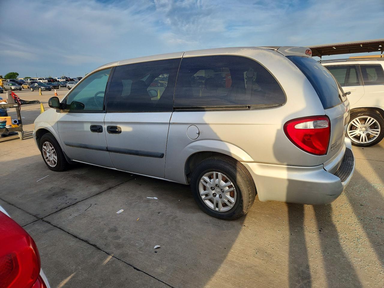 2005 Dodge Caravan Silver vin: 1D4GP24E65B239188