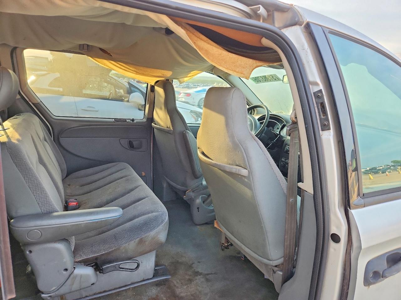 2005 Dodge Caravan Silver vin: 1D4GP24E65B239188