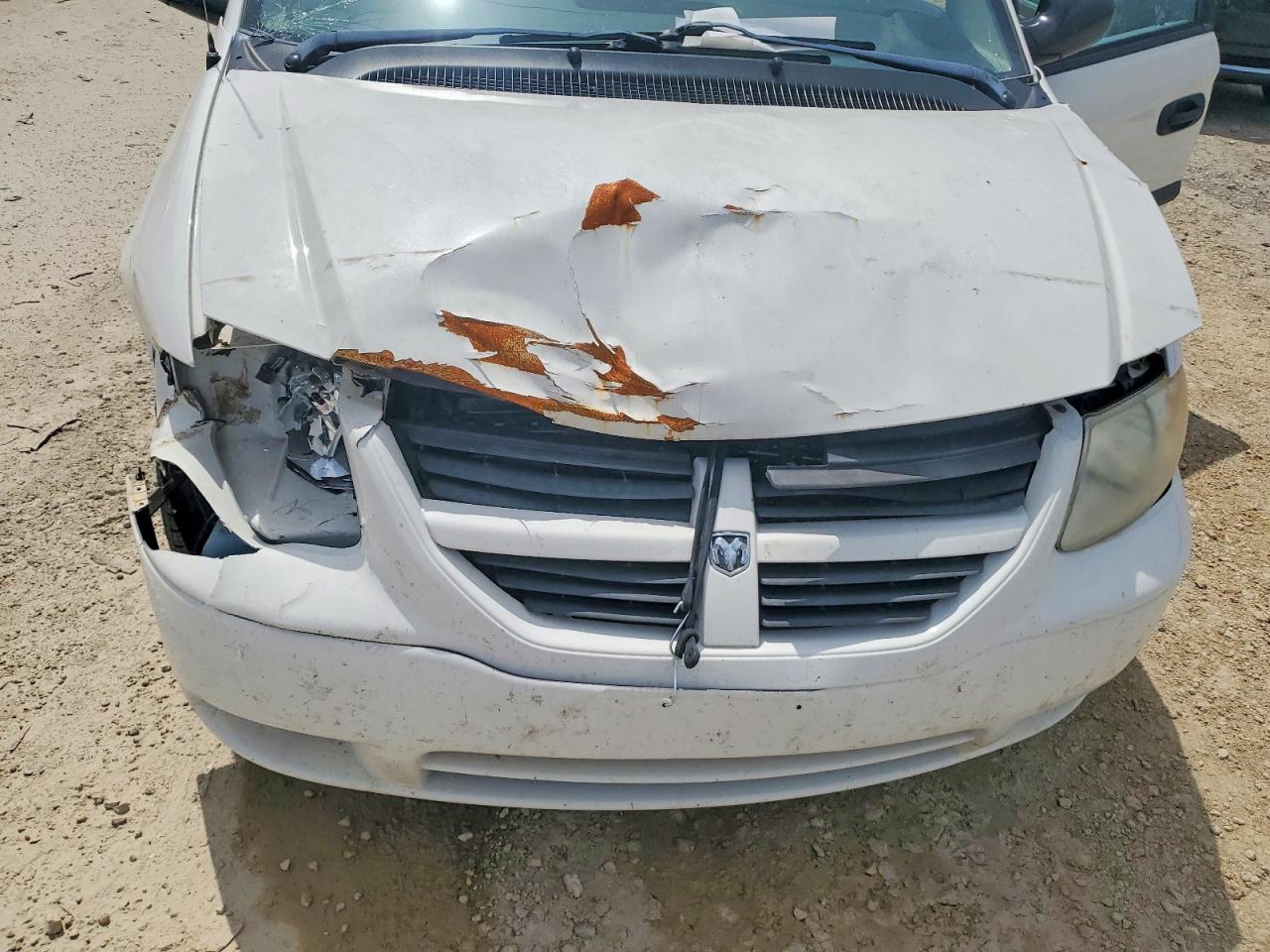2006 Dodge Grand Caravan Le White vin: 1D4GP24E86B650013