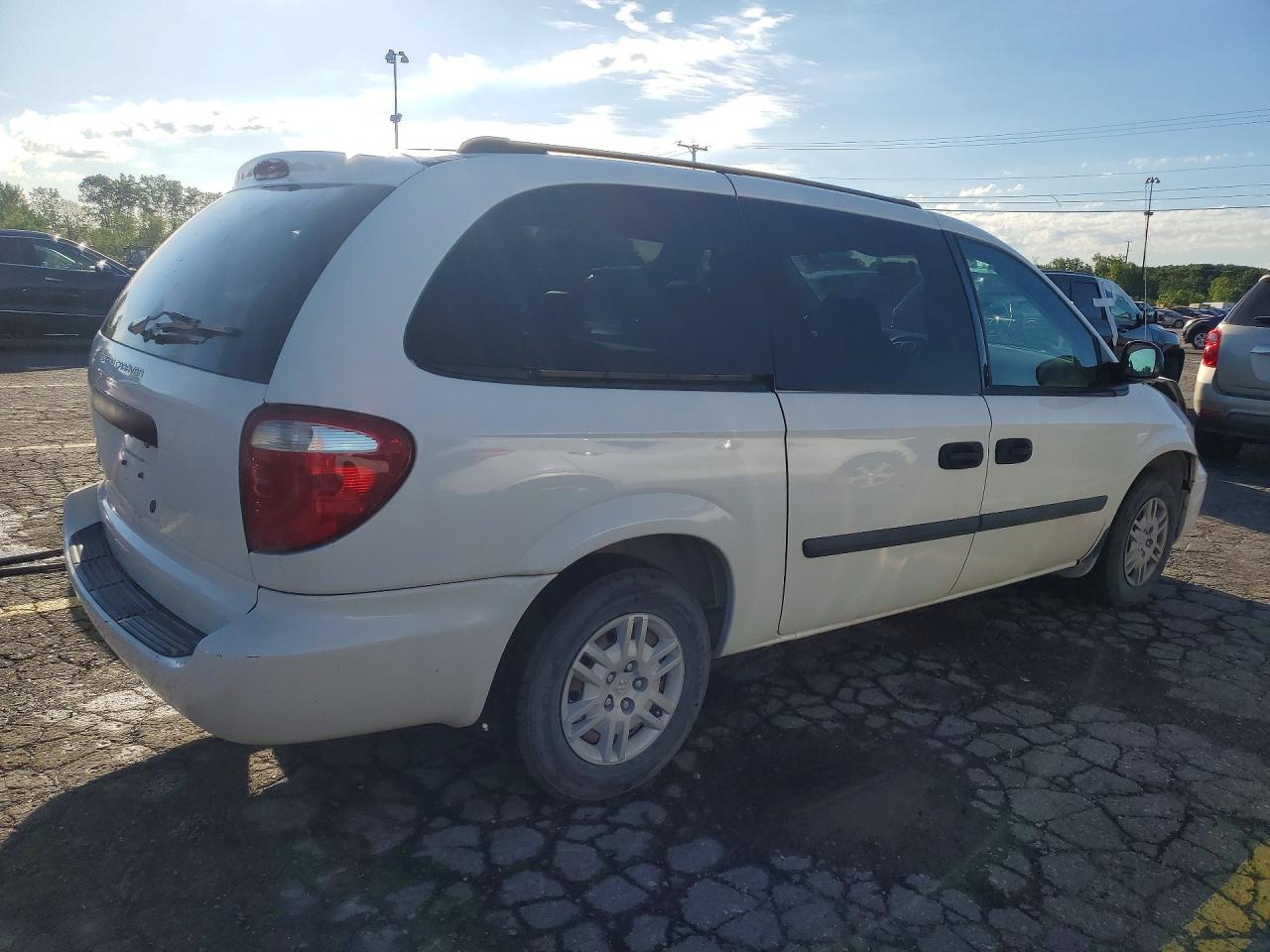 2005 Dodge Grand Caravan Se White vin: 1D4GP24R05B226388