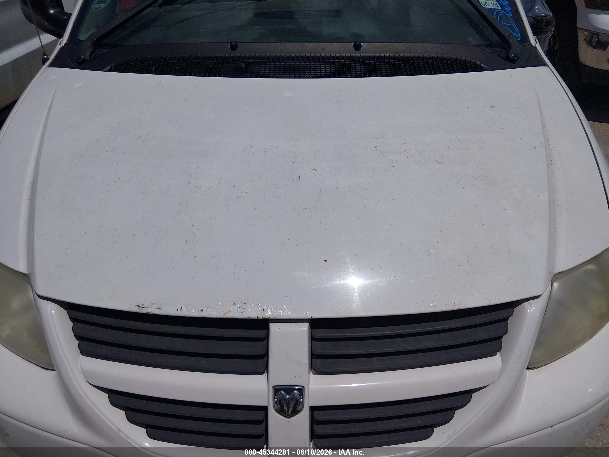 2005 Dodge Grand Caravan Se White vin: 1D4GP24R15B252305