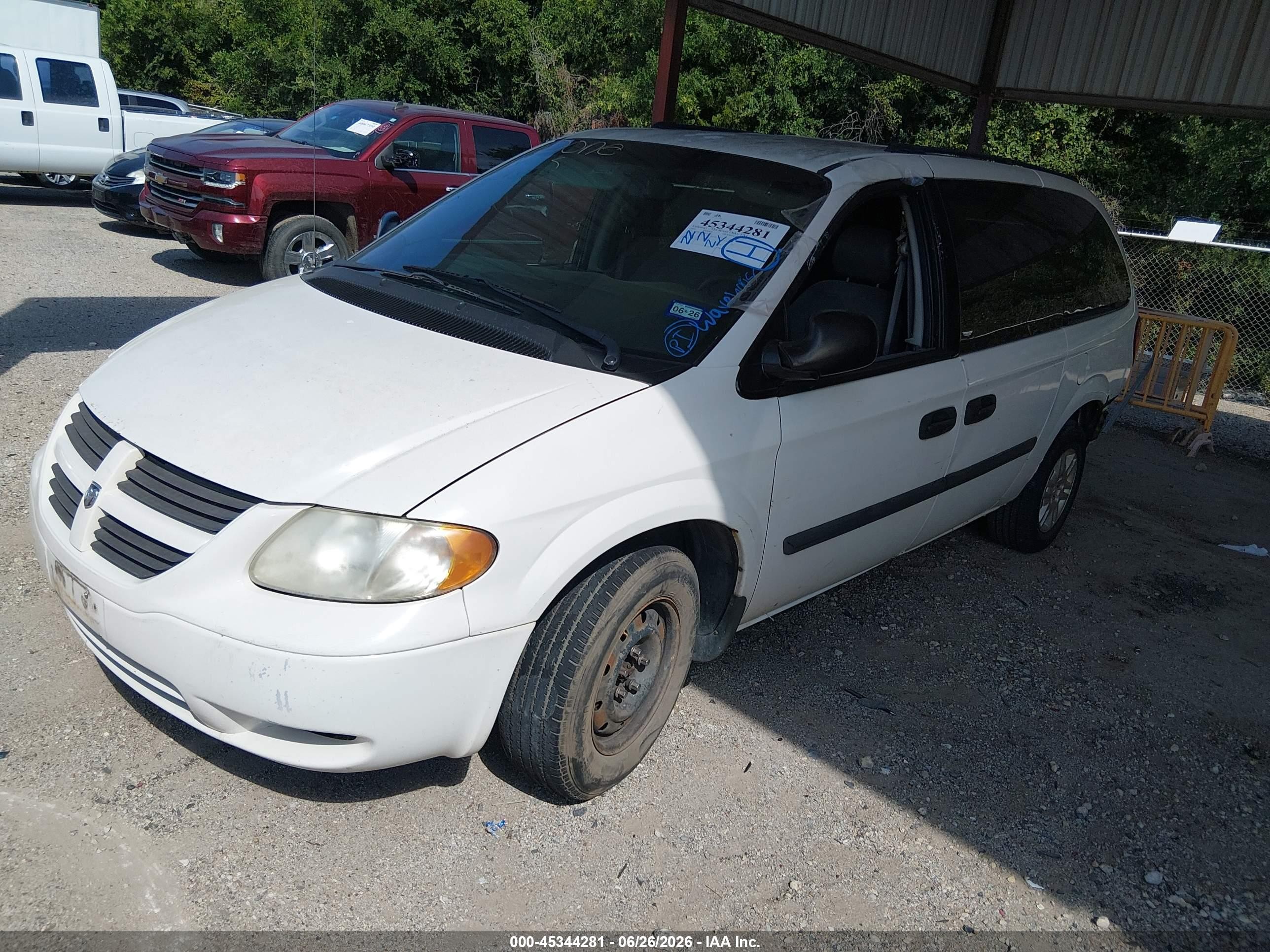 2005 Dodge Grand Caravan Se White vin: 1D4GP24R15B252305