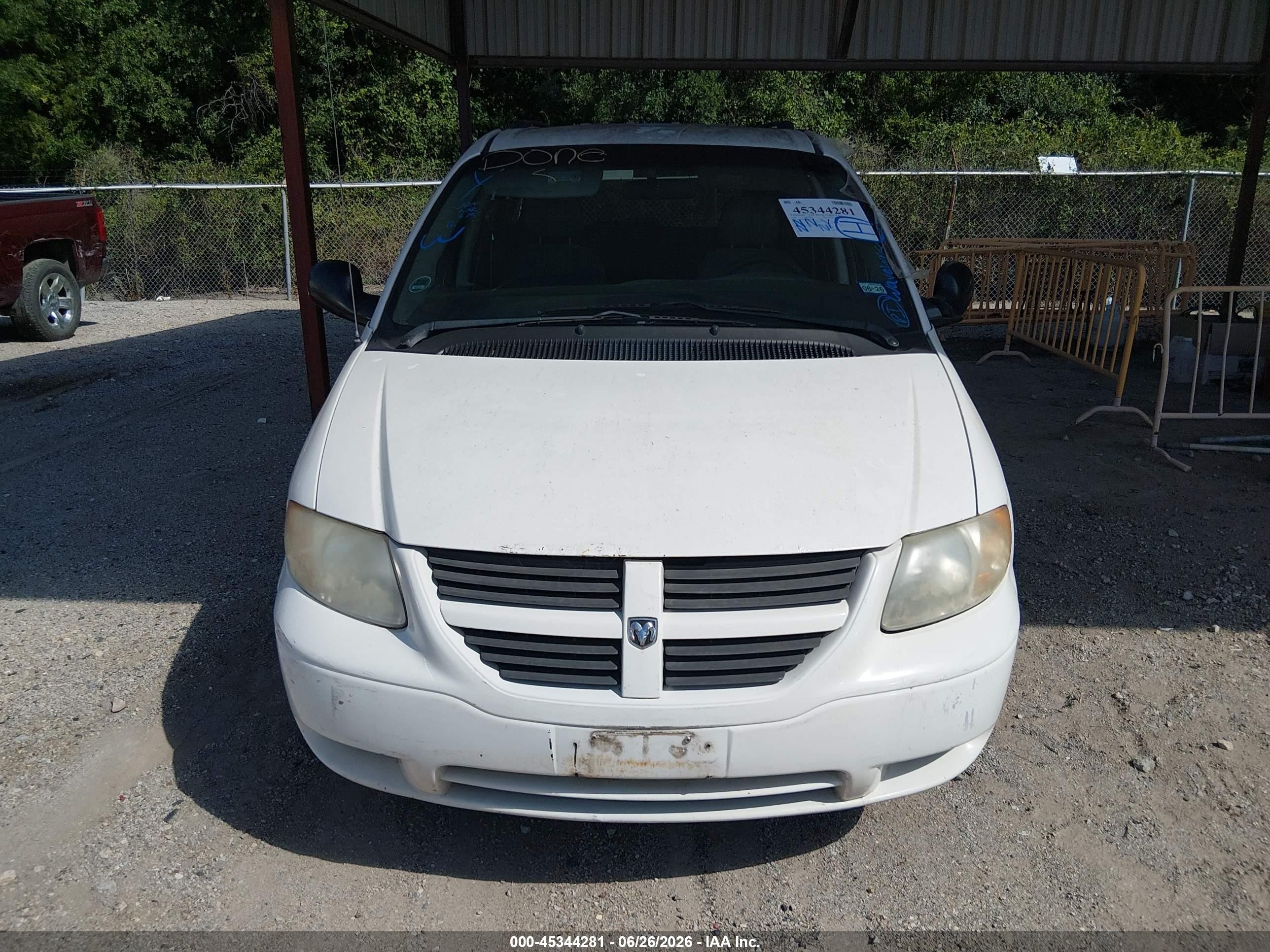 2005 Dodge Grand Caravan Se White vin: 1D4GP24R15B252305