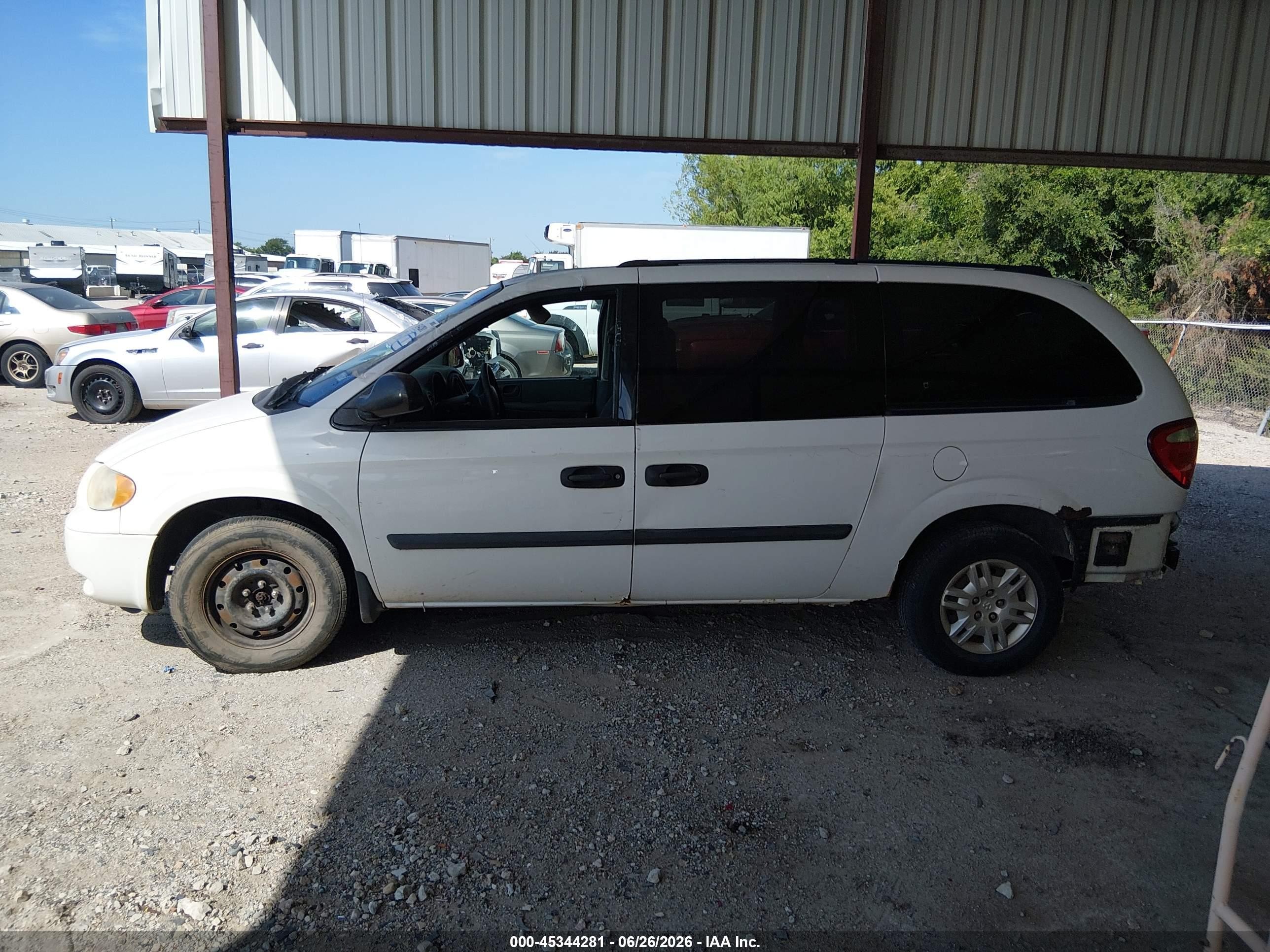 2005 Dodge Grand Caravan Se White vin: 1D4GP24R15B252305