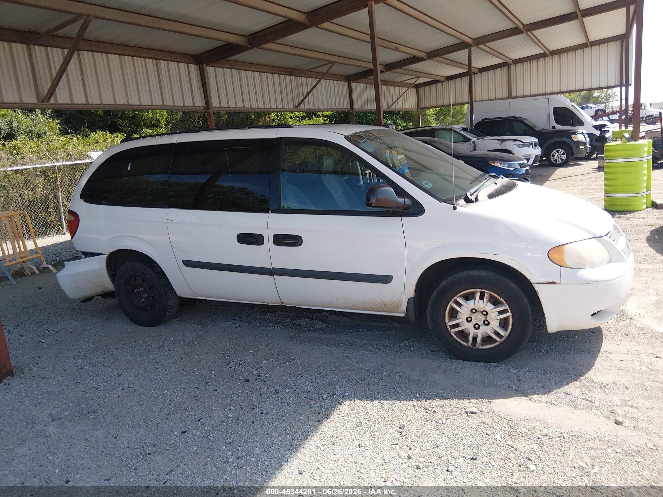 2005 Dodge Grand Caravan Se White vin: 1D4GP24R15B252305