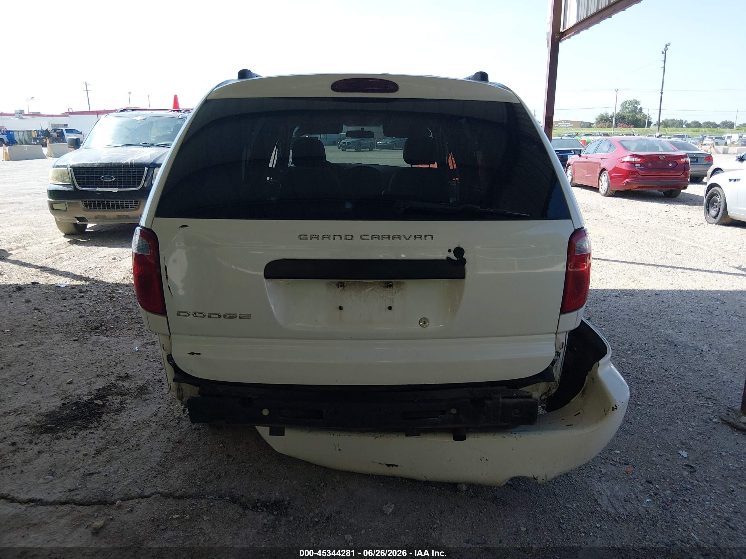 2005 Dodge Grand Caravan Se White vin: 1D4GP24R15B252305