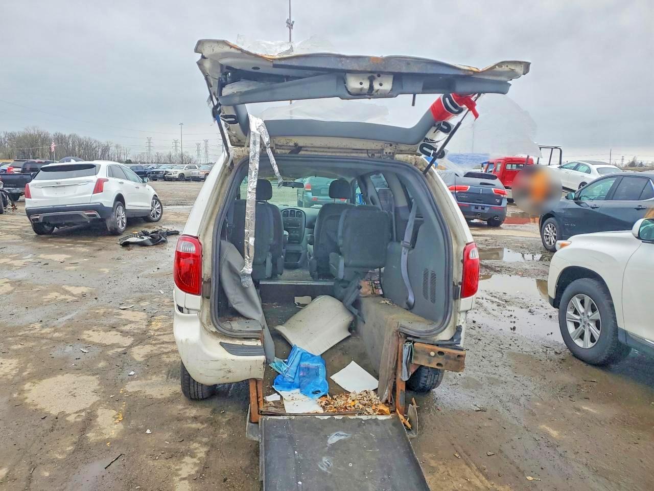 2006 Dodge Grand Caravan Se White vin: 1D4GP24R16B641060