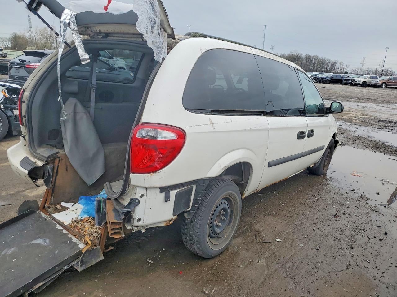 2006 Dodge Grand Caravan Se White vin: 1D4GP24R16B641060