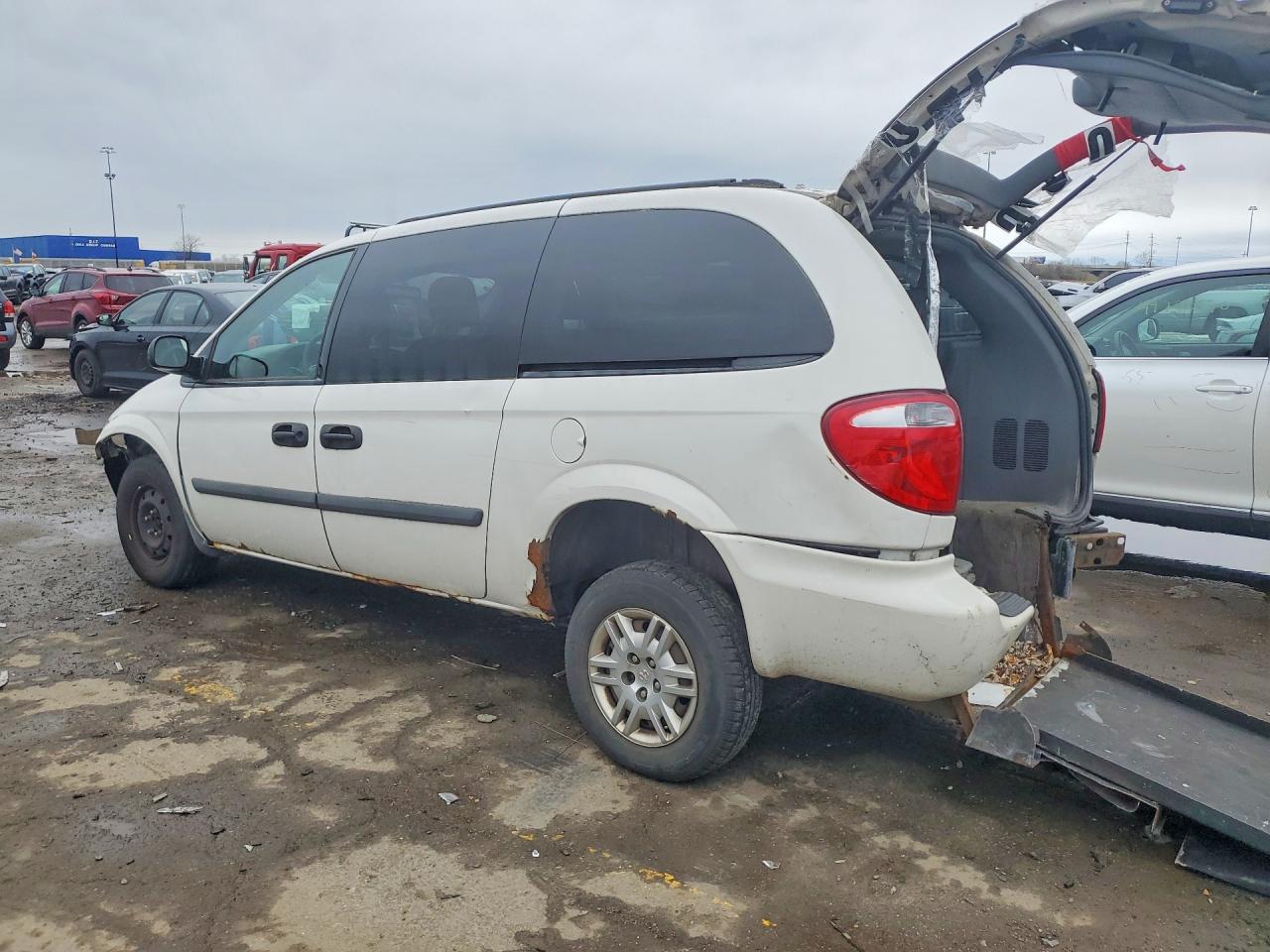 2006 Dodge Grand Caravan Se White vin: 1D4GP24R16B641060