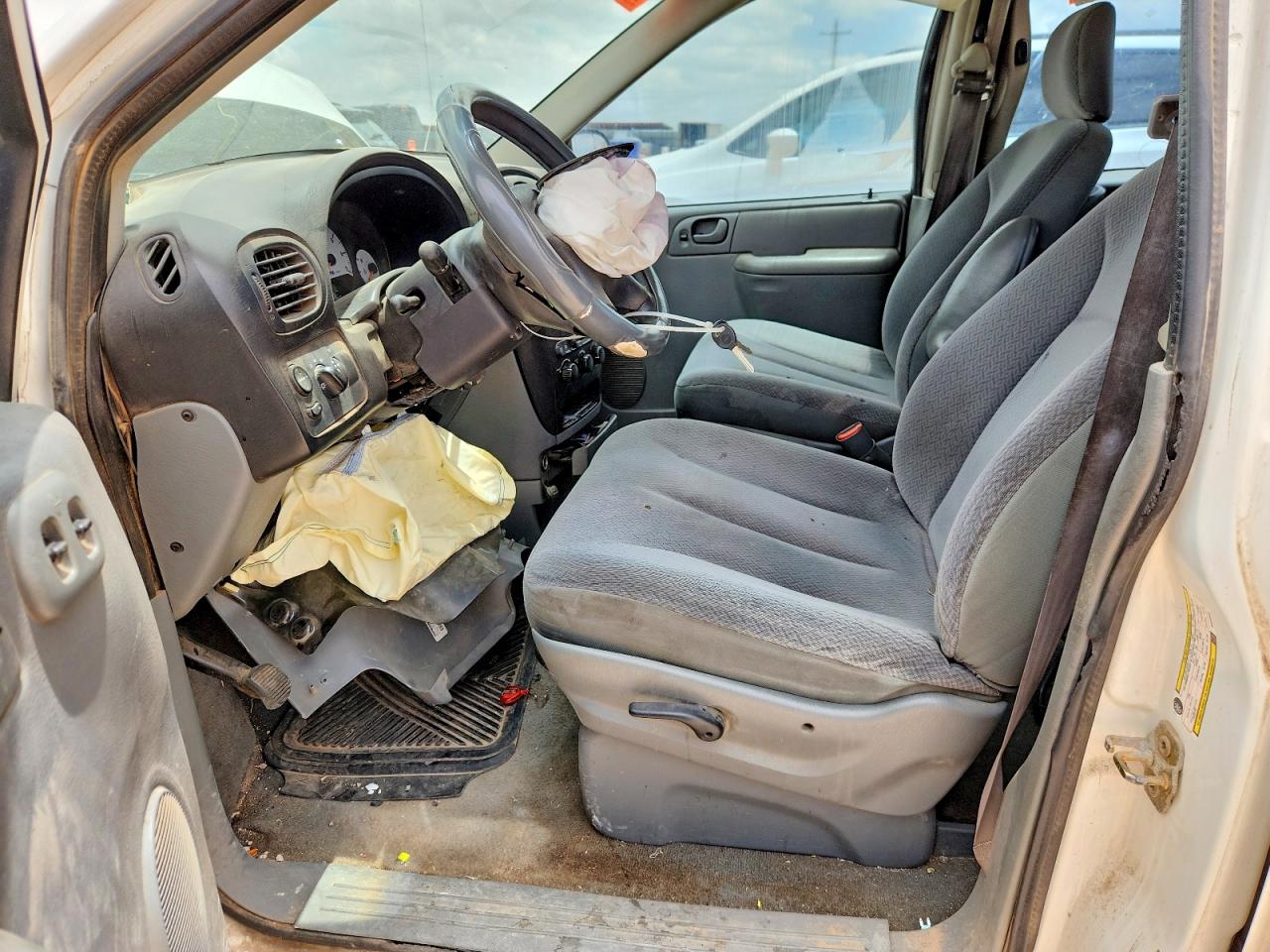 2005 Dodge Grand Caravan Se White vin: 1D4GP24R35B380660