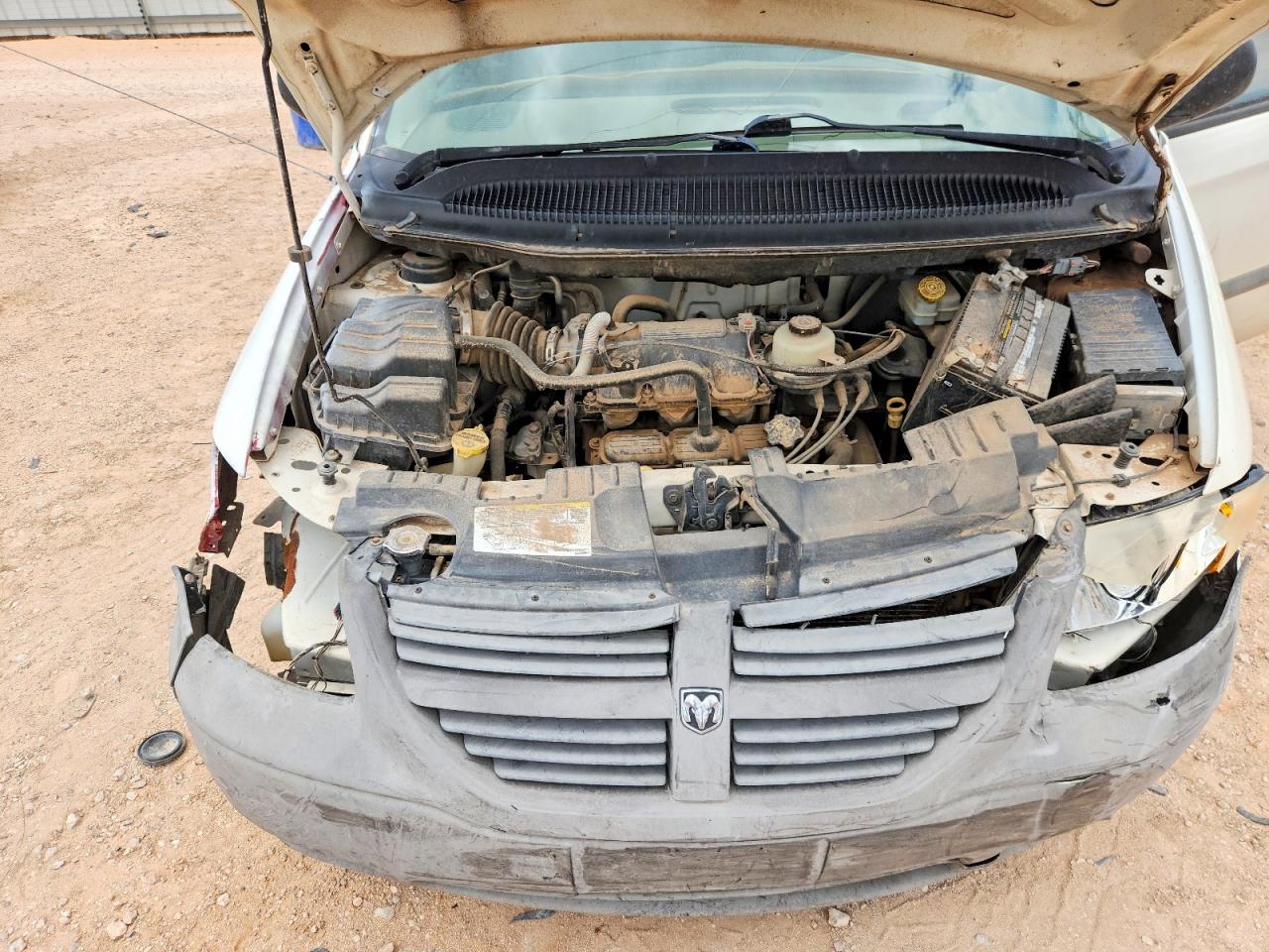 2005 Dodge Grand Caravan Se White vin: 1D4GP24R35B380660