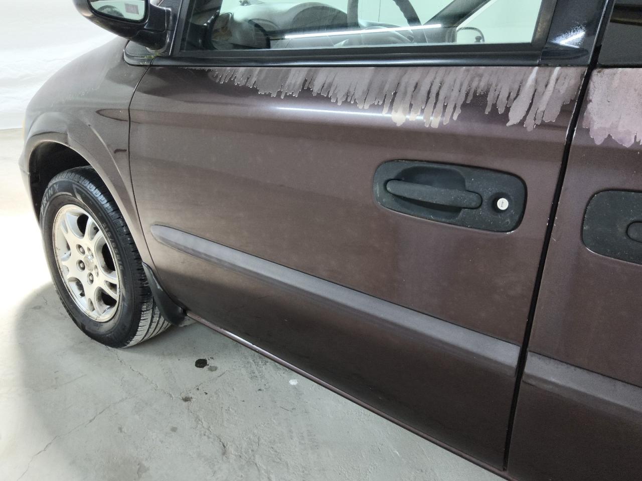 2004 Dodge Grand Caravan Se Maroon vin: 1D4GP24R44B584012 Damage: Left Front Door, Chipped, 4