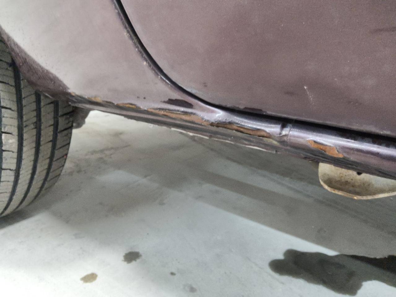 2004 Dodge Grand Caravan Se Maroon vin: 1D4GP24R44B584012 Damage: Right Rocker Panel, Broken, Replacement Required