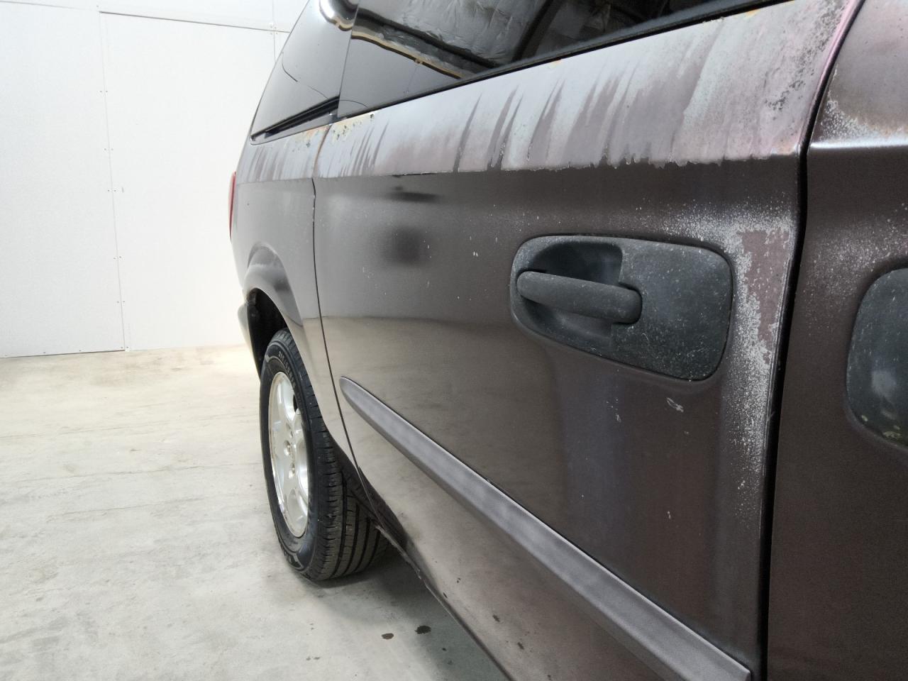 2004 Dodge Grand Caravan Se Maroon vin: 1D4GP24R44B584012 Damage: Right Rear Door, Chipped, 10 Or More