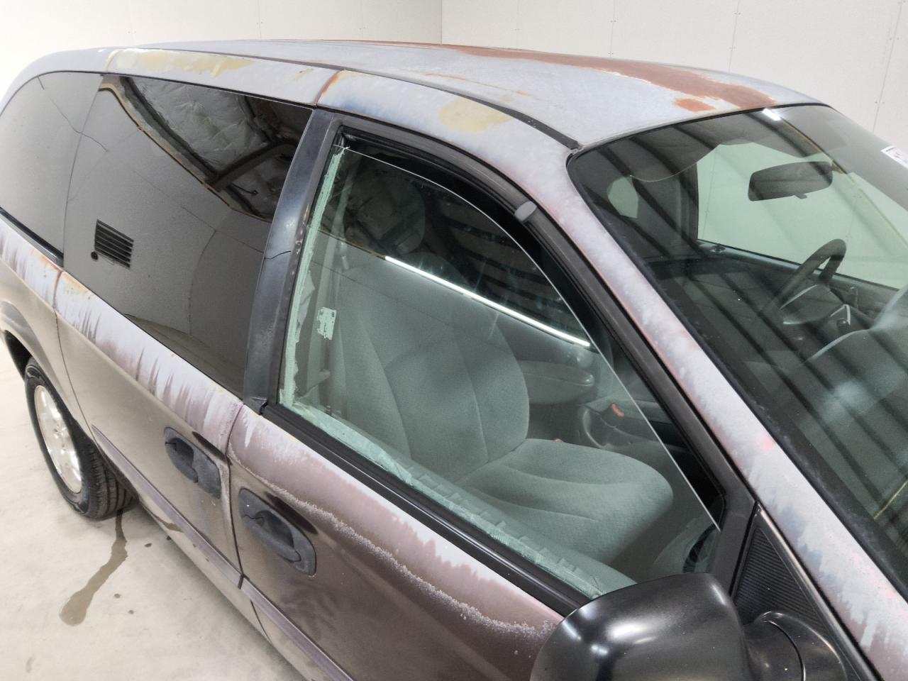 2004 Dodge Grand Caravan Se Maroon vin: 1D4GP24R44B584012 Damage: Right Drip Rail, Chipped, 4