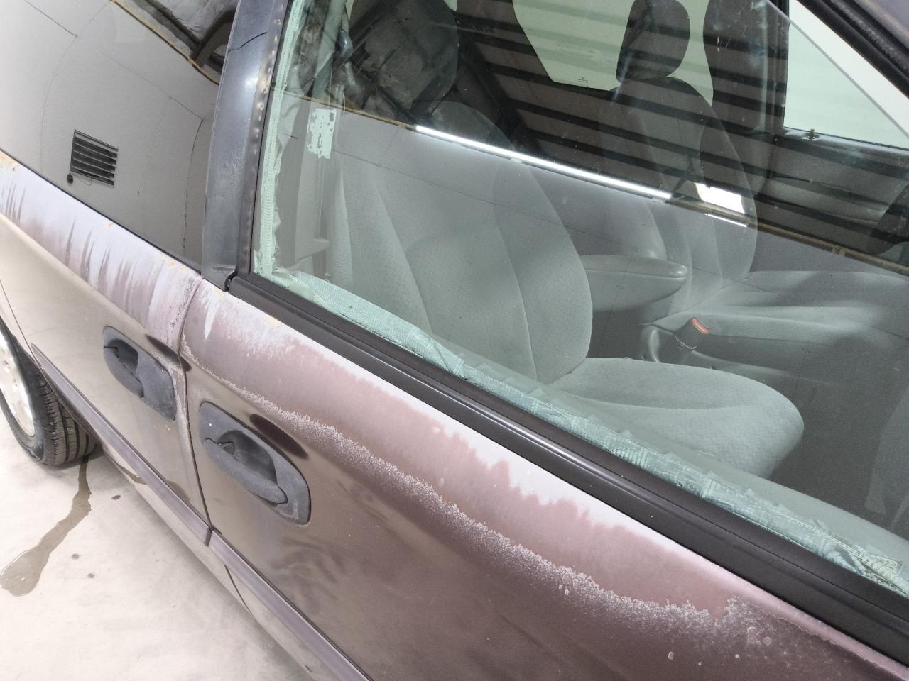 2004 Dodge Grand Caravan Se Maroon vin: 1D4GP24R44B584012 Damage: Right Front Door, Chipped, 4