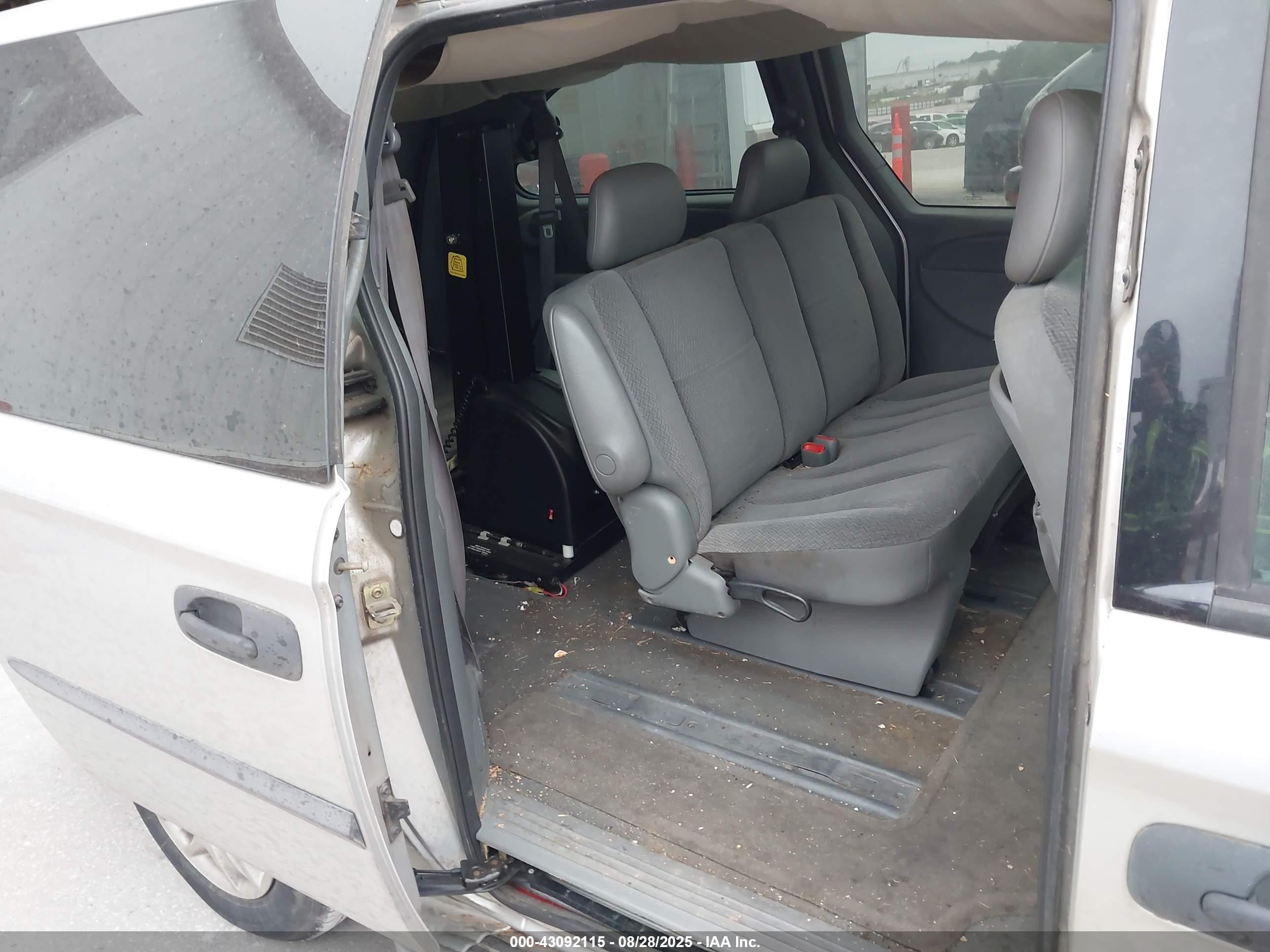 2004 Dodge Grand Caravan Se Silver vin: 1D4GP24R44B591994
