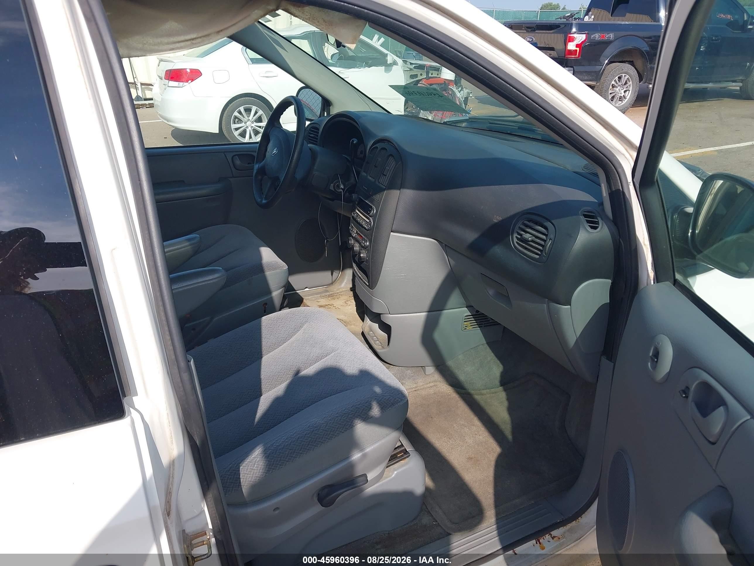 2005 Dodge Grand Caravan Se White vin: 1D4GP24R45B337008