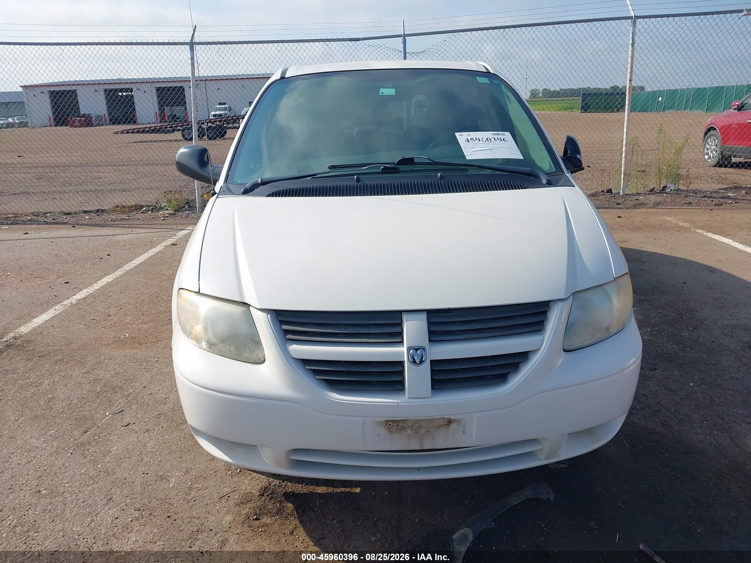 2005 Dodge Grand Caravan Se White vin: 1D4GP24R45B337008