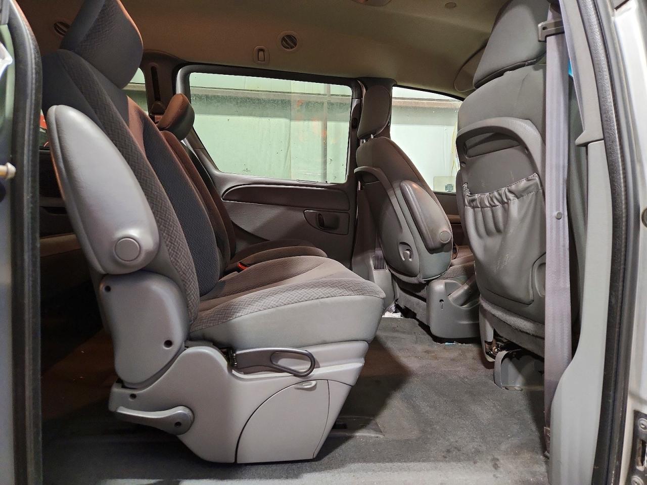 2004 Dodge Grand Caravan Se Silver vin: 1D4GP24R54B583208
