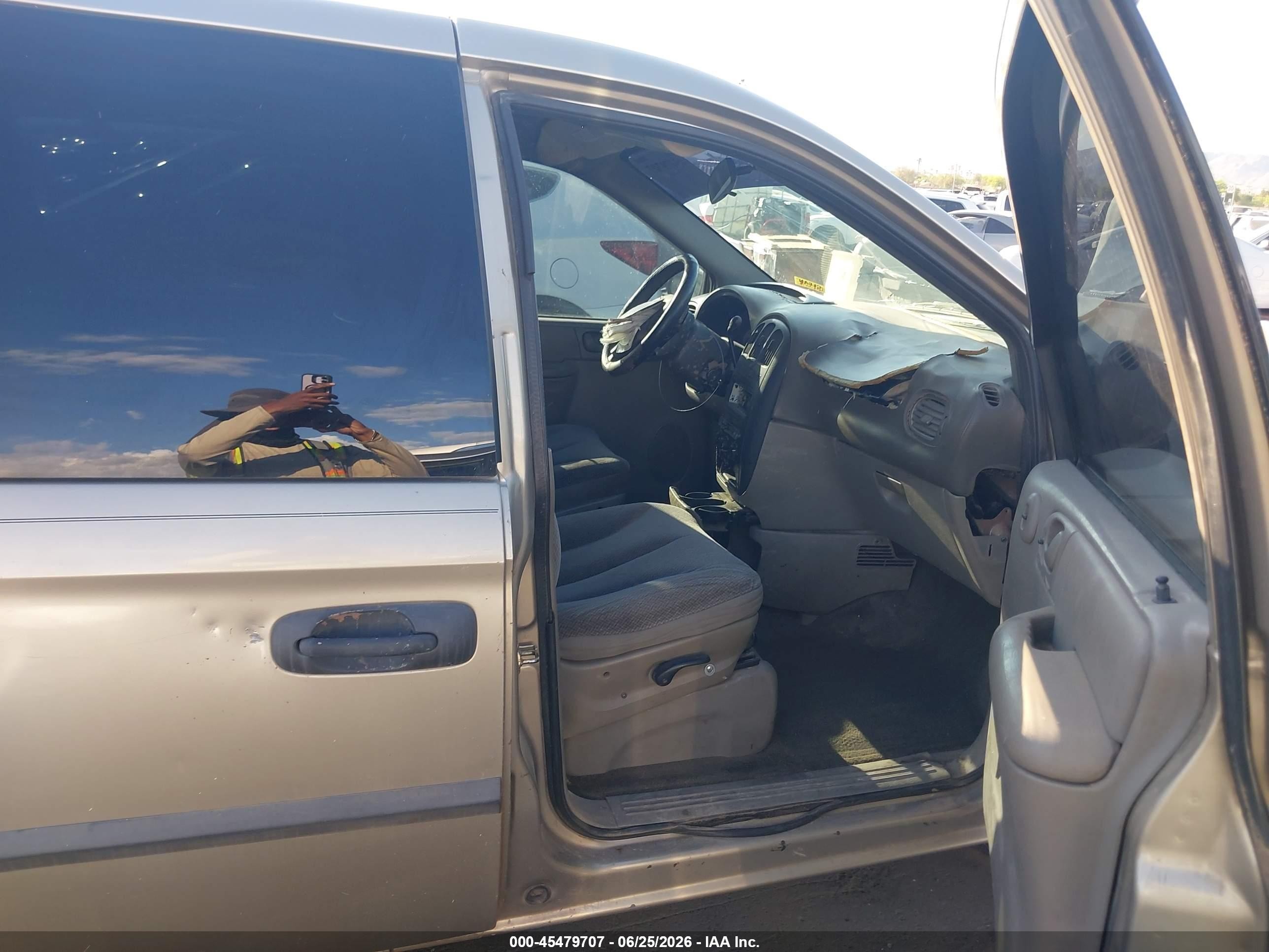 2004 Dodge Grand Caravan Se Золотой vin: 1D4GP24R64B513913