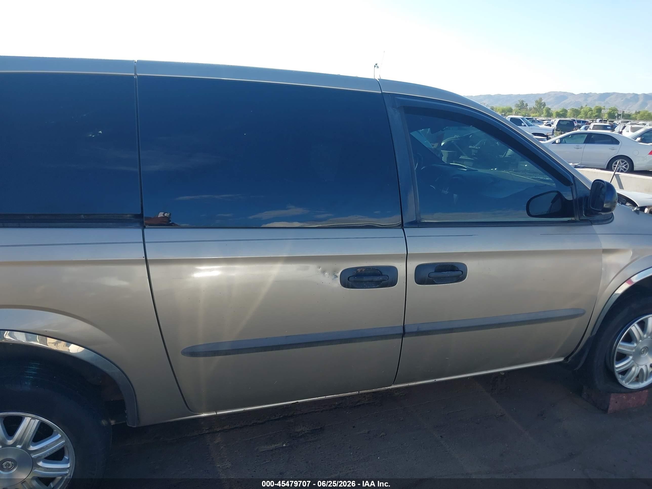 2004 Dodge Grand Caravan Se Золотой vin: 1D4GP24R64B513913