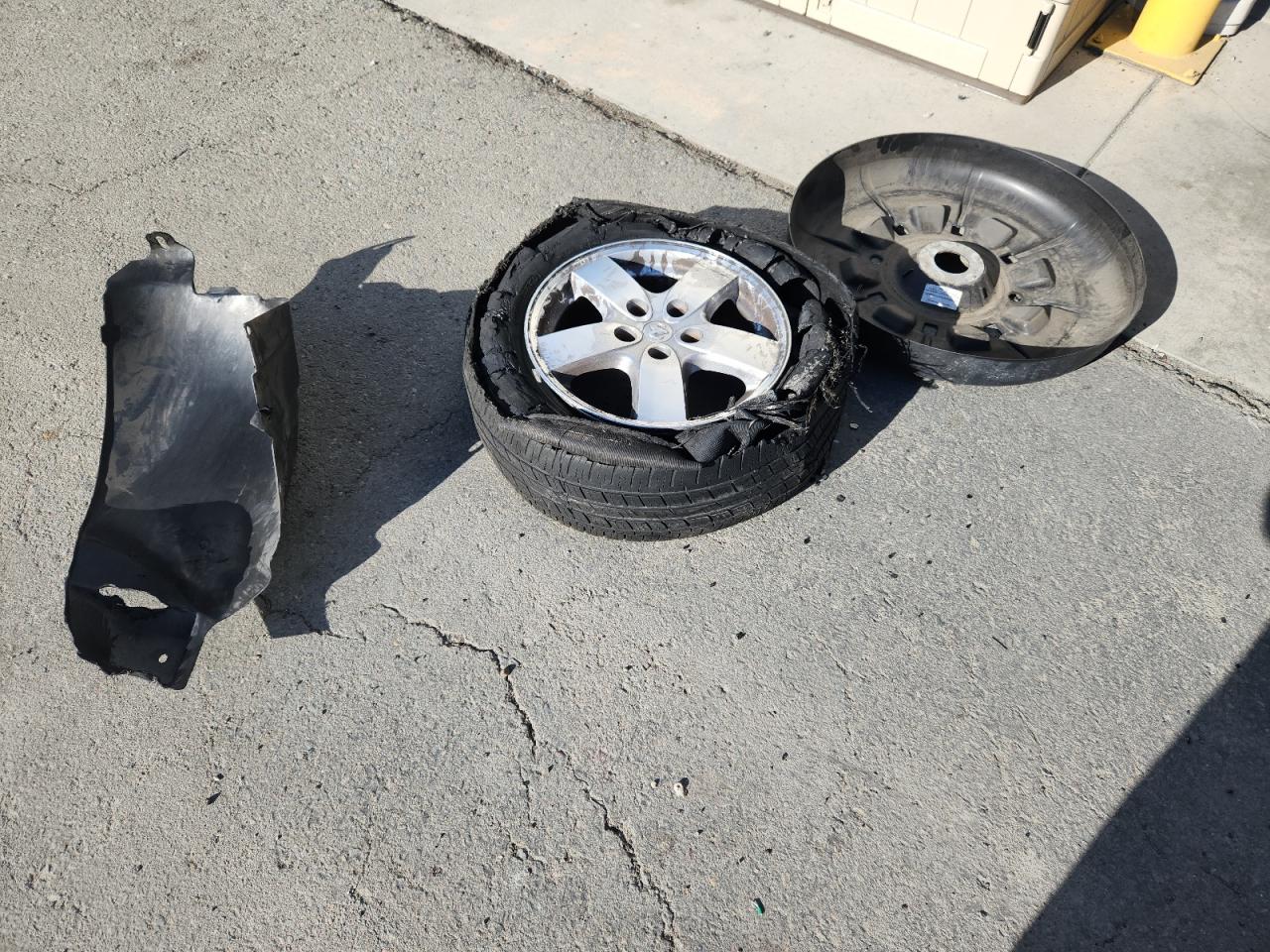 2007 Dodge Grand Caravan Se Blue vin: 1D4GP24R87B167240 Damage: Left Rear Wheel, Broken, Replacement Required