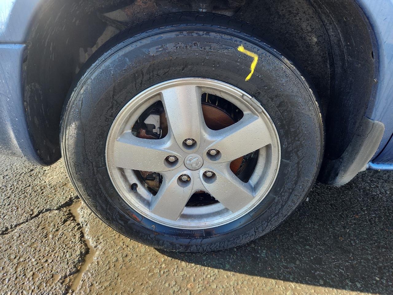 2007 Dodge Grand Caravan Se Blue vin: 1D4GP24R87B167240 Damage: Left Front Wheel, Curb Rash, 2 To 3 Inches