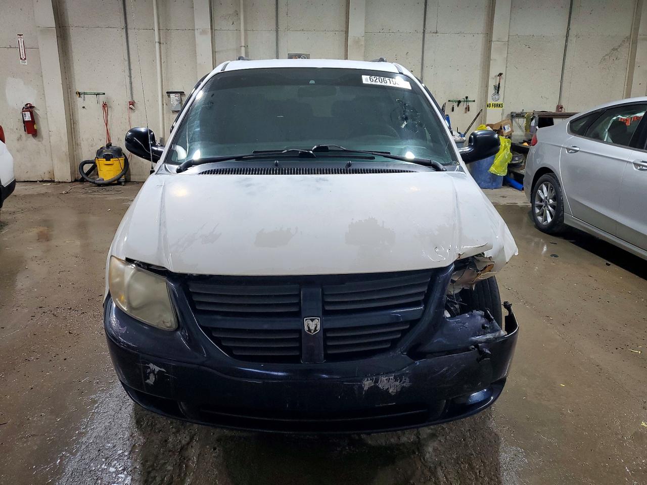 2005 Dodge Grand Caravan Se White vin: 1D4GP24R95B167065