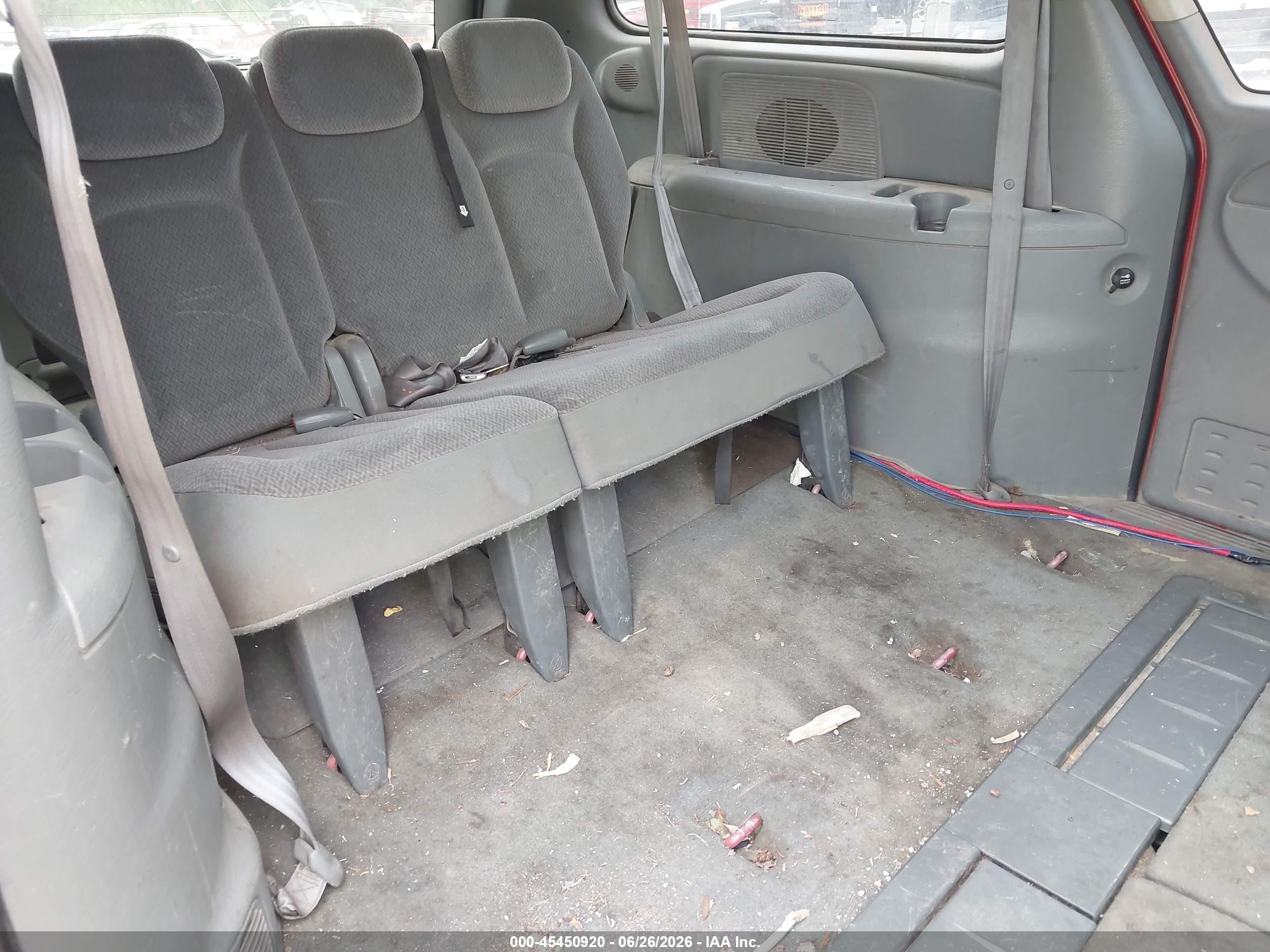 2005 Dodge Grand Caravan   Maroon vin: 1D4GP24R95B355200