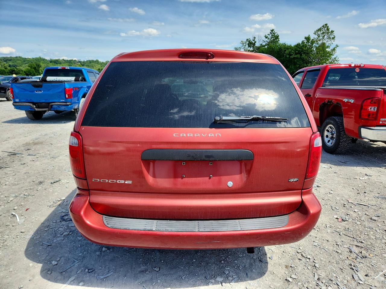 2003 Dodge Caravan Se Красный vin: 1D4GP25353B177924