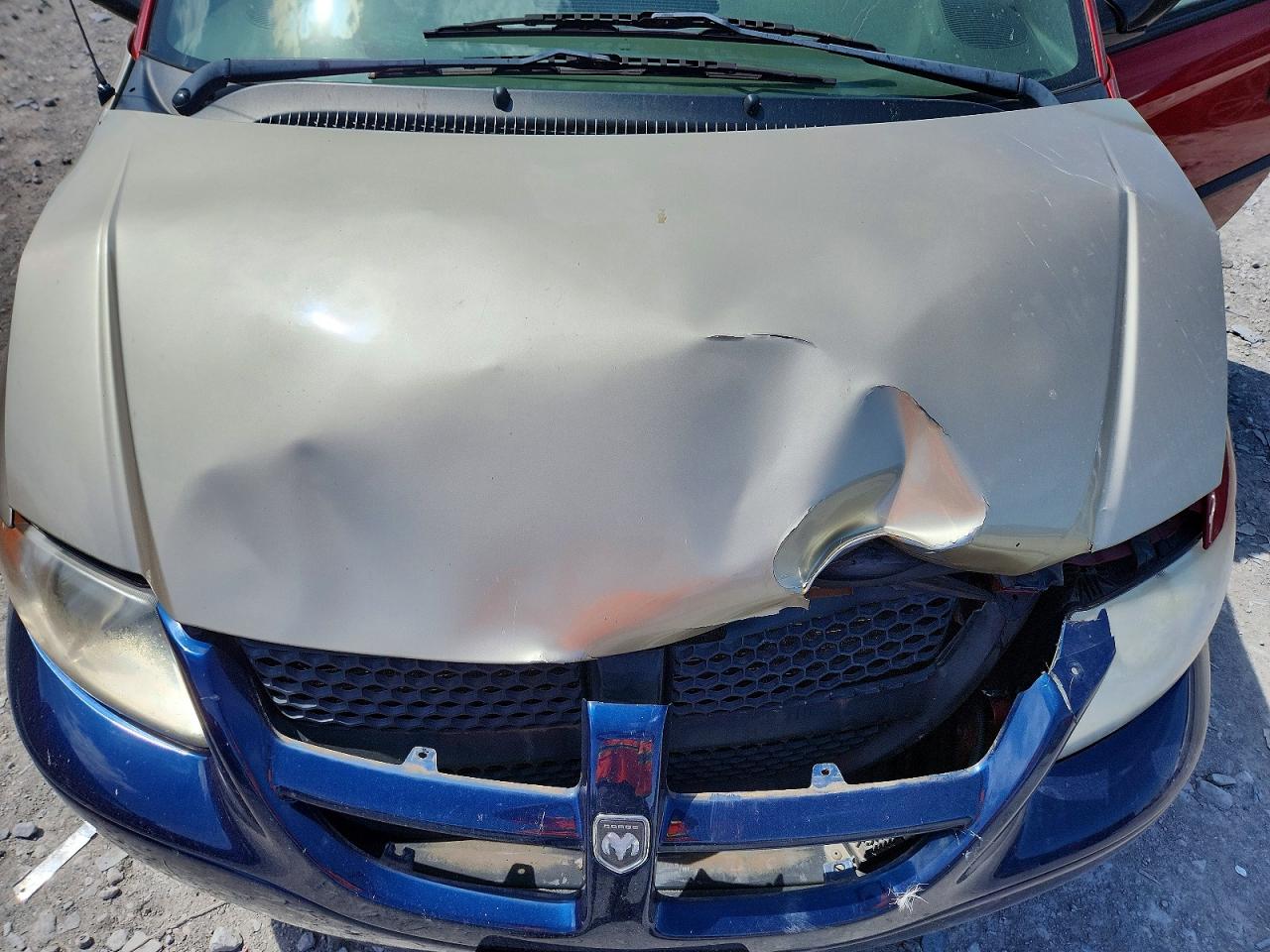 2003 Dodge Caravan Se Красный vin: 1D4GP25353B177924