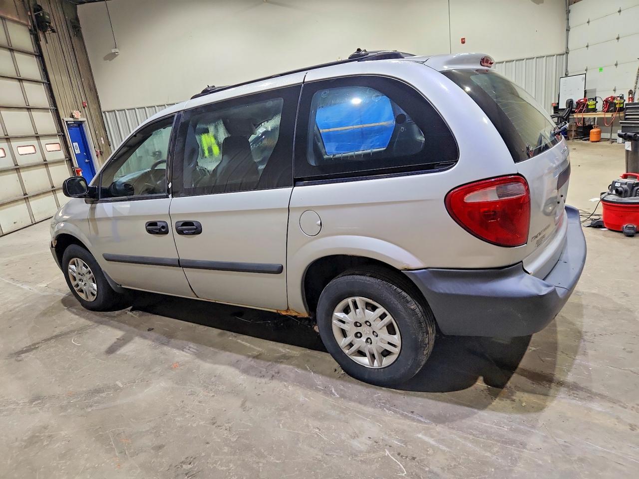 2005 Dodge Caravan Se Silver vin: 1D4GP25B95B110012