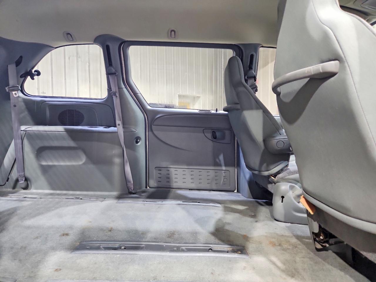 2005 Dodge Caravan Se Silver vin: 1D4GP25B95B110012