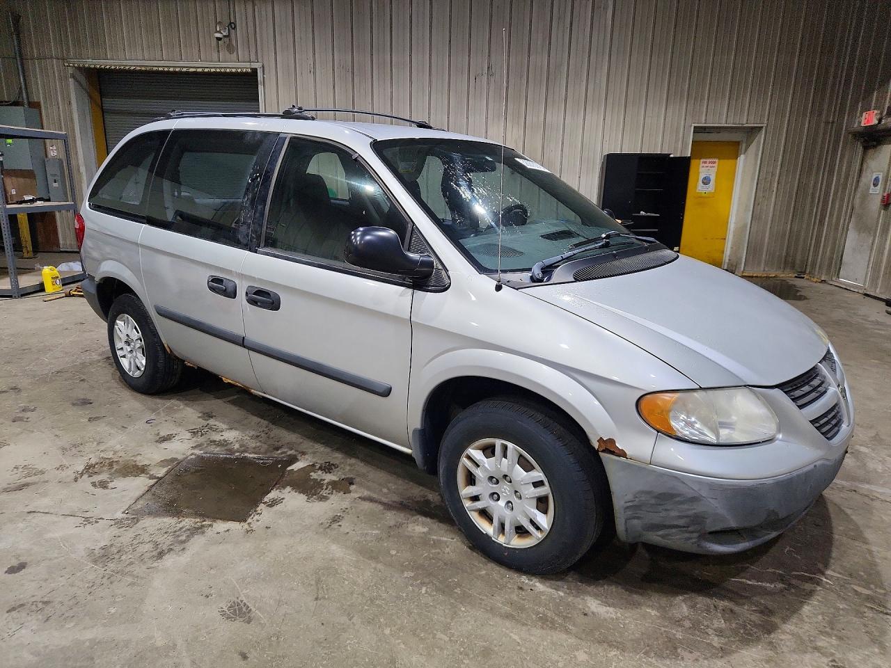 2005 Dodge Caravan Se Silver vin: 1D4GP25B95B110012