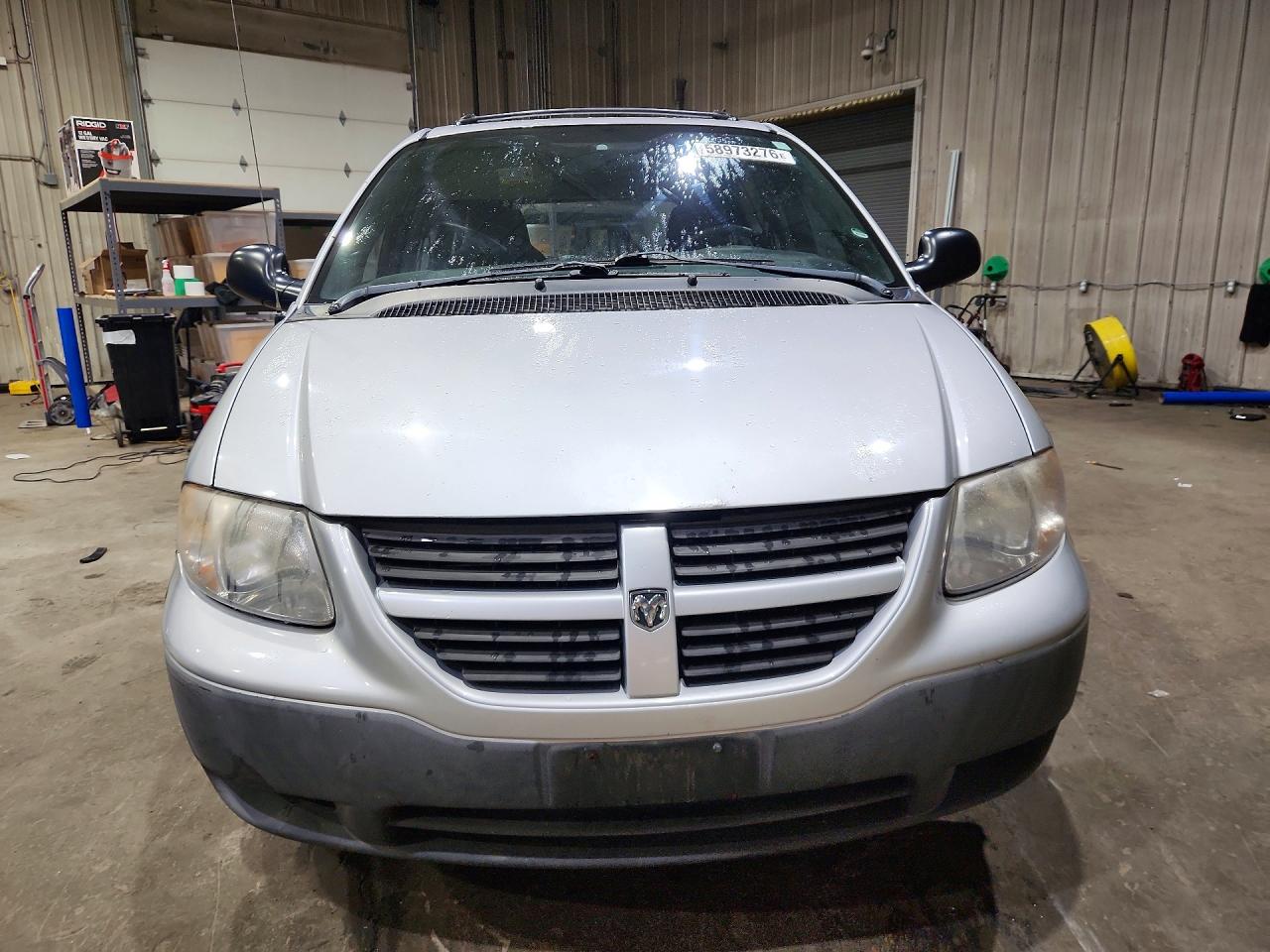 2005 Dodge Caravan Se Silver vin: 1D4GP25B95B110012