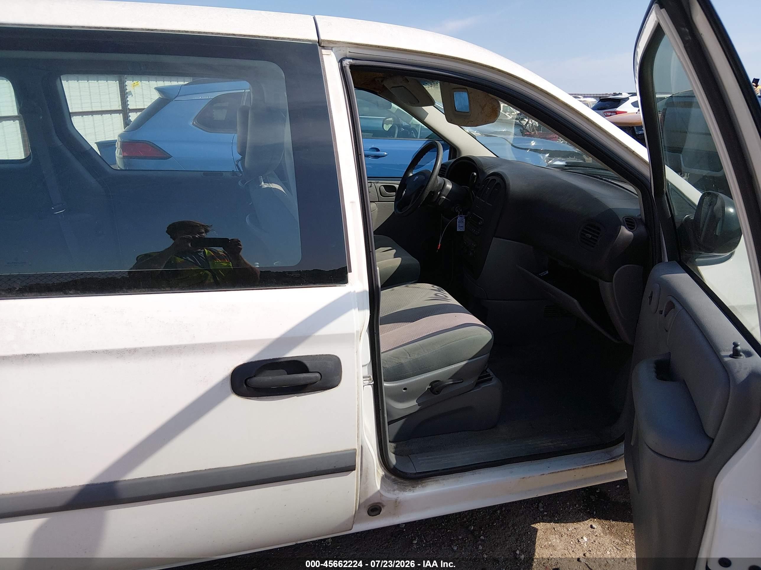 2007 Dodge Caravan Se White vin: 1D4GP25E07B247594
