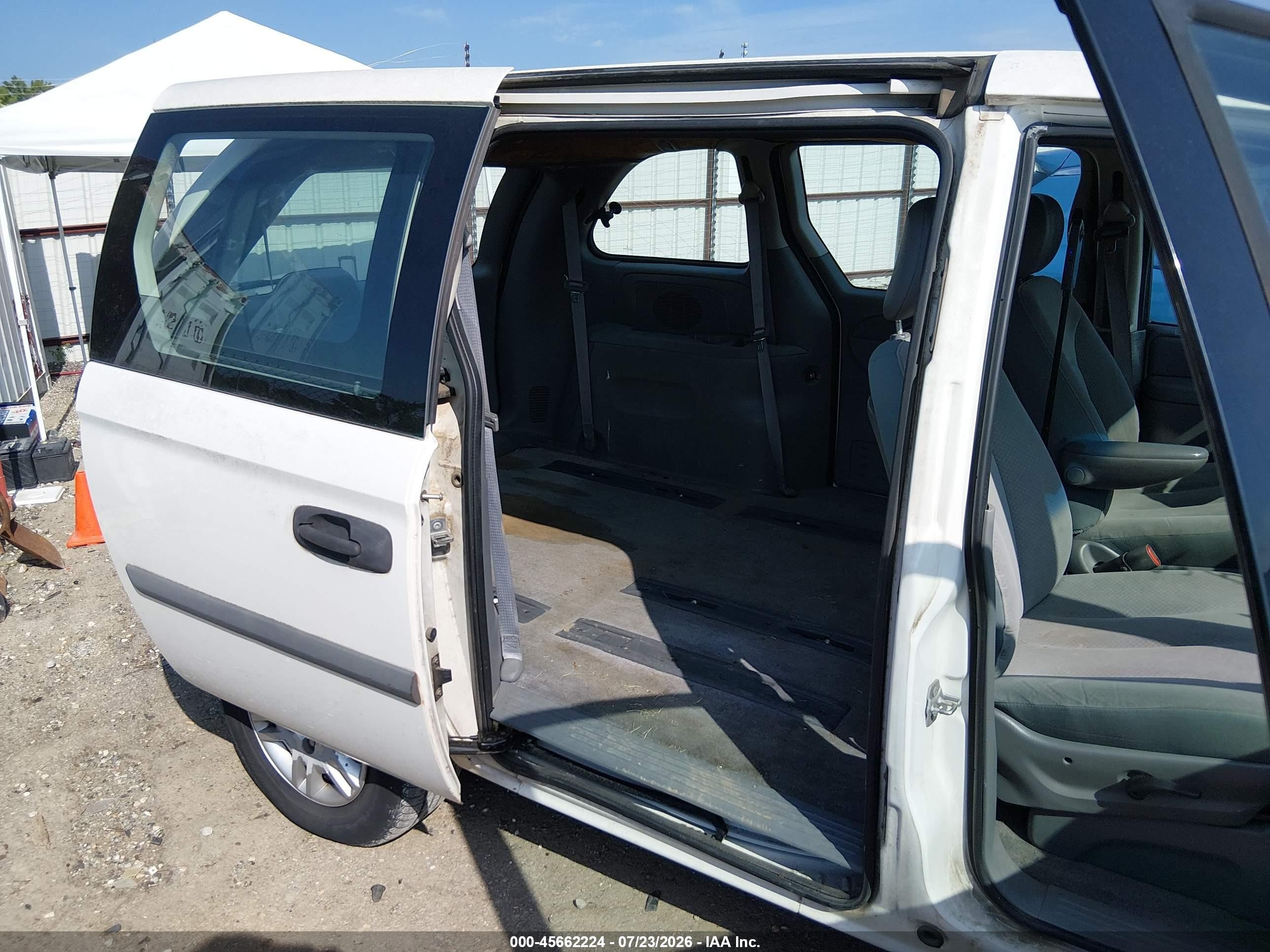 2007 Dodge Caravan Se White vin: 1D4GP25E07B247594