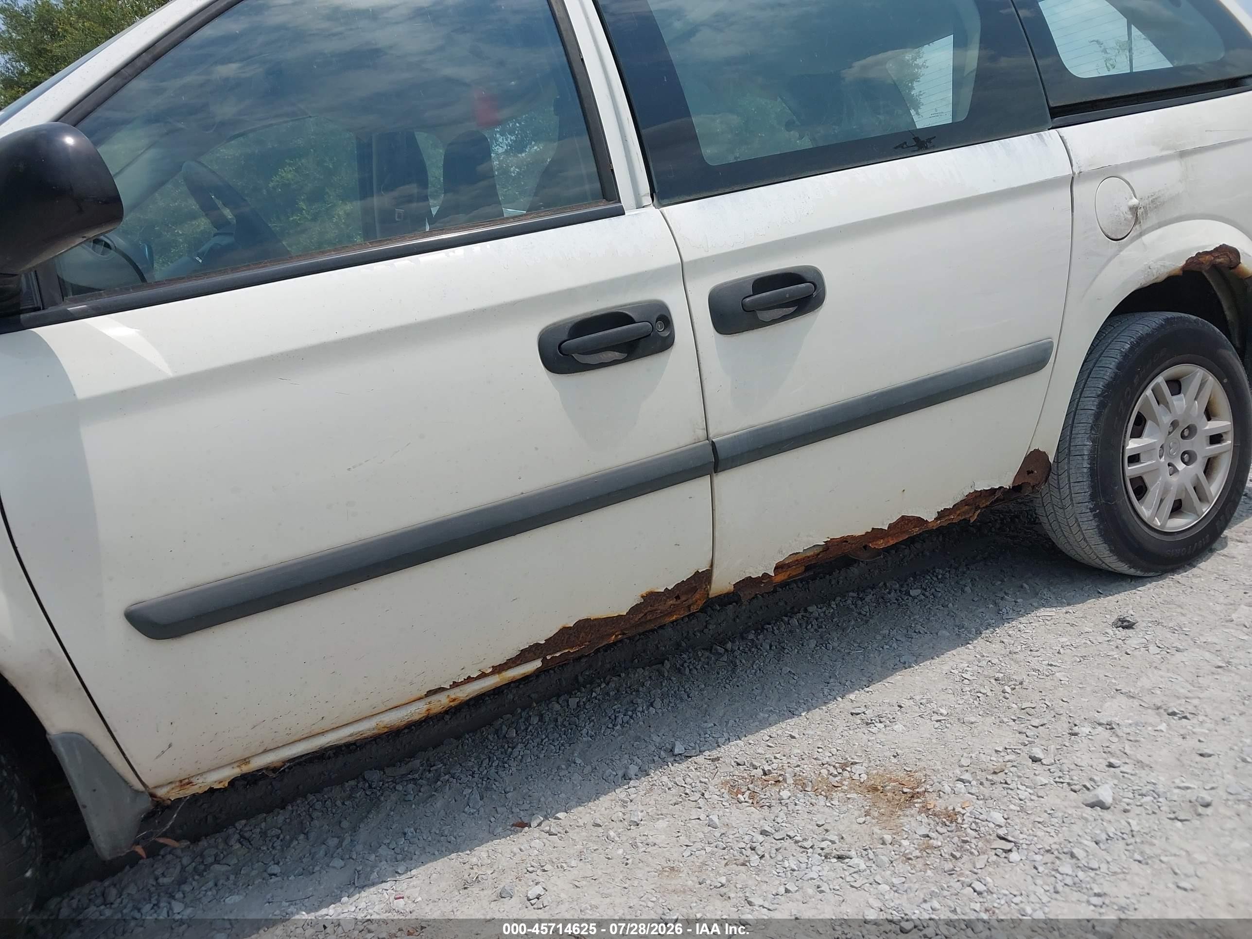 2005 Dodge Caravan Se White vin: 1D4GP25E85B249560