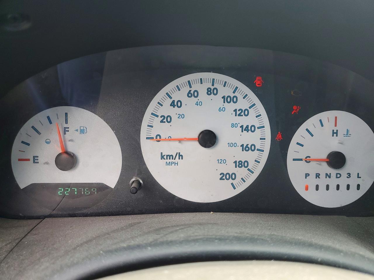 2005 Dodge Caravan Se Золотой vin: 1D4GP25R45B383260