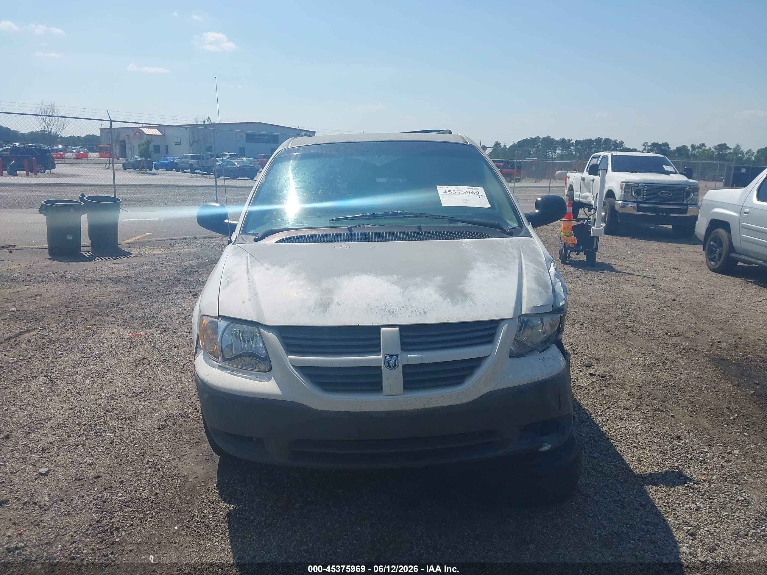 2005 Dodge Caravan Se White vin: 1D4GP25R75B179598